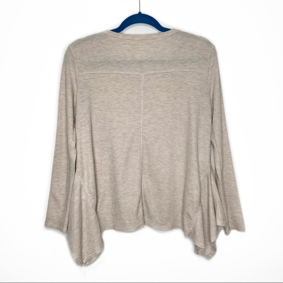 Jane & Delancey Cream Thermal Sharkbite Hem Blouse - Picture 6 of 9